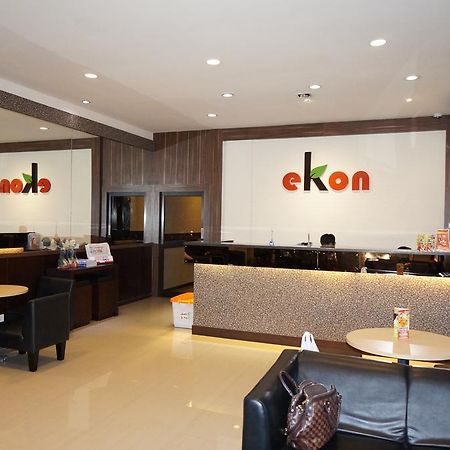 Ekon Hotel Джокякарта Екстериор снимка