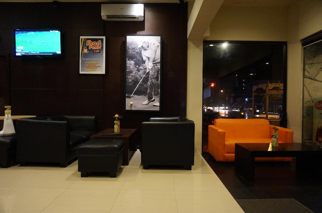 Ekon Hotel Джокякарта Екстериор снимка