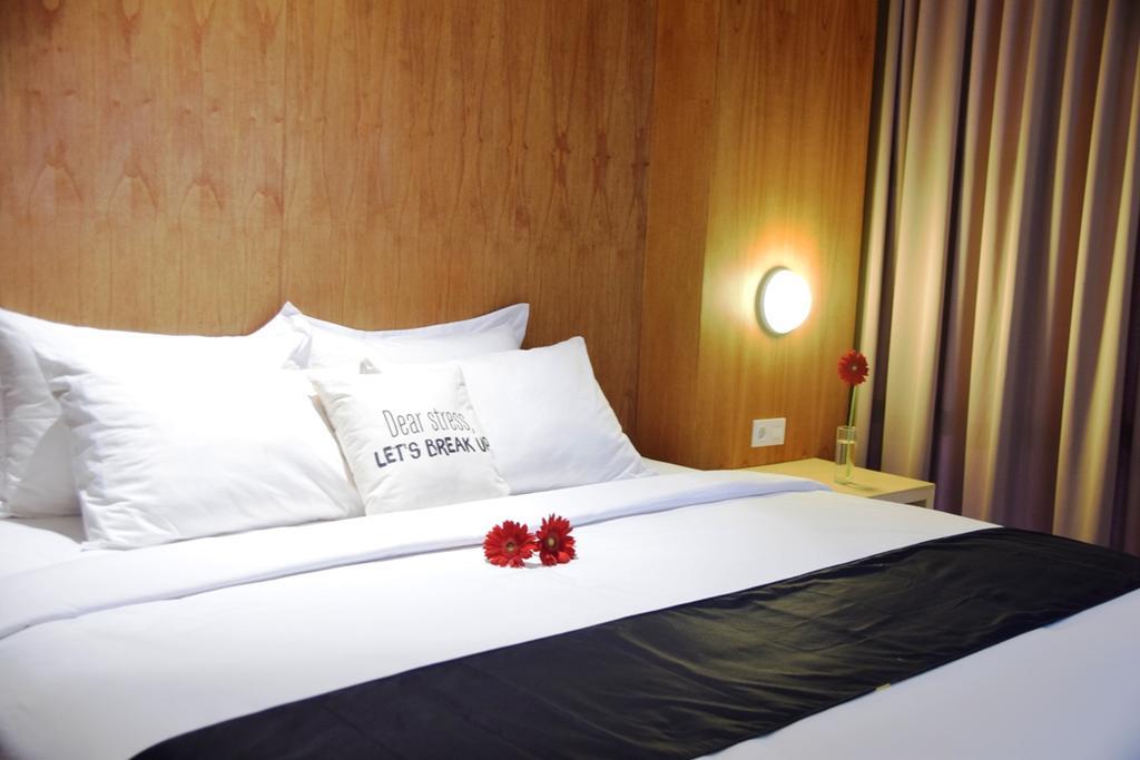 Ekon Hotel Джокякарта Екстериор снимка