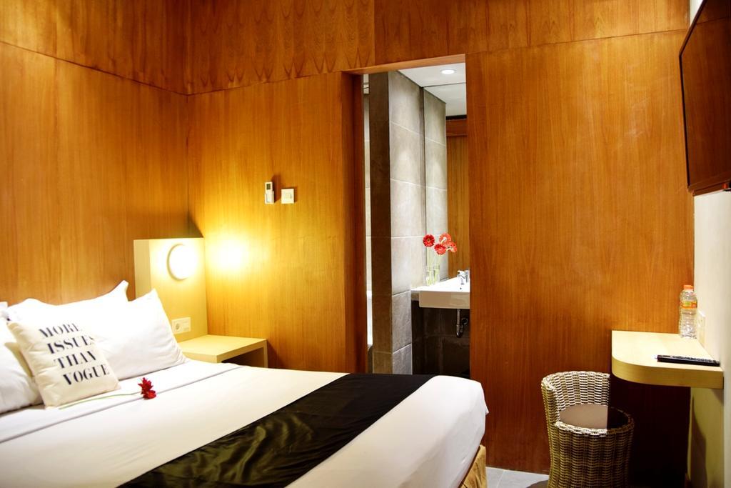 Ekon Hotel Джокякарта Екстериор снимка
